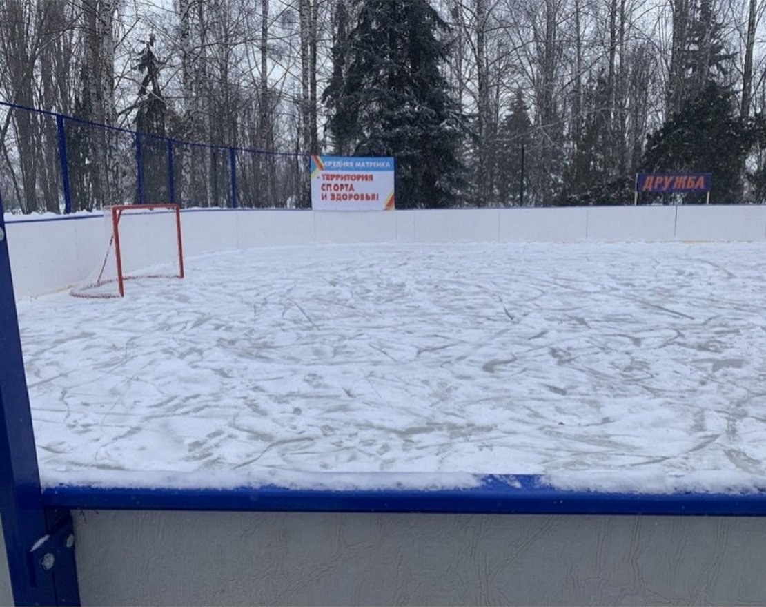 Хоккейная коробка из стеклопластика толщиной 7 мм, с высокими сетчатыми бортами, ограждение за воротами - вид 2